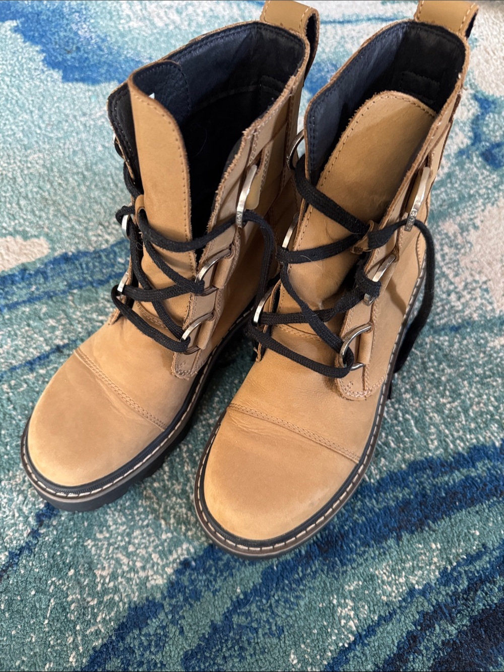 Sorel Tan Lace-Up Combat Boots with Black Laces Women’s 7